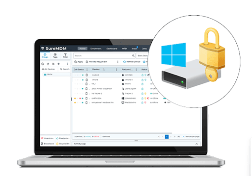 Console SureMDM sur laptop avec encart sécurité : icônes Windows, matériel et cadenas doré évoquant chiffrement et contrôle des postes.