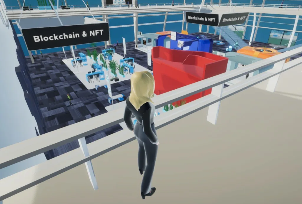 Panorama 3D en plongée : pavillons thématiques Blockchain & NFT vus depuis une passerelle, avec stands colorés et avatar visiteur.